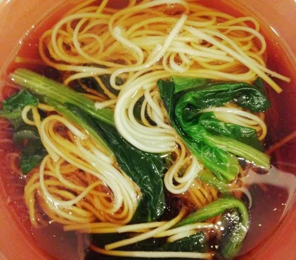 8道素汤面,吃起来不油腻,非常有滋味,暖胃又暖心
