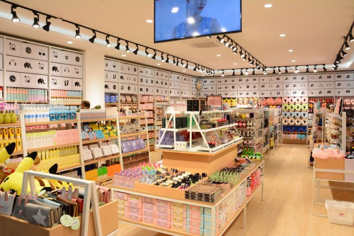 小区门口开百货店好吗?怎样选择产品种类?