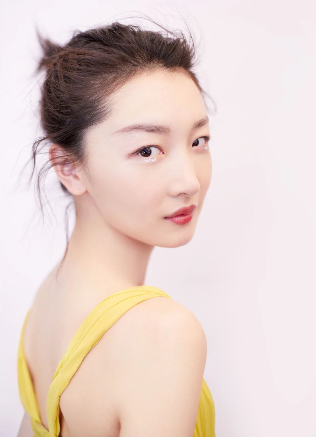 周冬雨团队惹事?宋轶遭打压?仝卓忙培训?