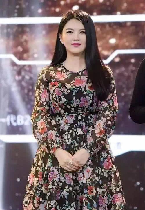 李湘发福到失控?膀大腰圆有点吓人呀