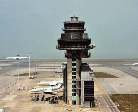 在飞机睡着醒来身处8100米高空的女孩92人航班她一人存活