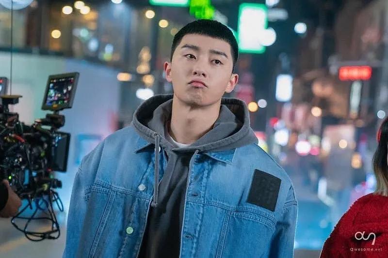 《梨泰院class》杀青了!朴叙俊晒现场合照