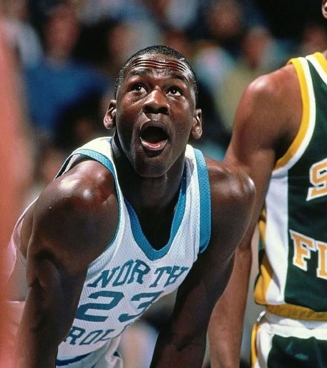 北卡时期的迈克尔乔丹这个肌肉线条实在是太有美感了