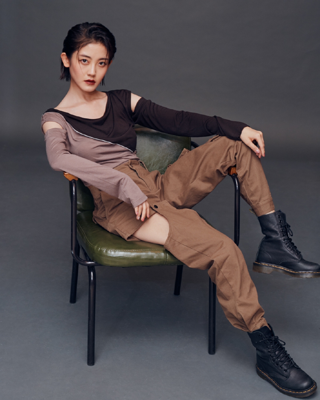 身材完美,超飒的运动风,95后王艺哲有这个年龄少有的魅力