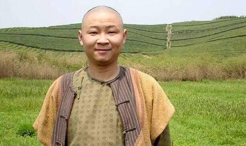 而且赵亮参演的影视作品不少,但只有"三德子"这个角色知名度最高,毕竟