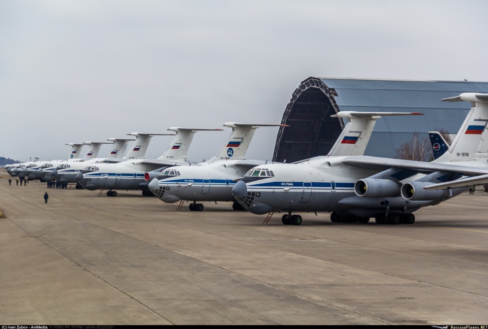 9架伊尔76飞往意大利!用007电影名示爱,和某国对比太强烈