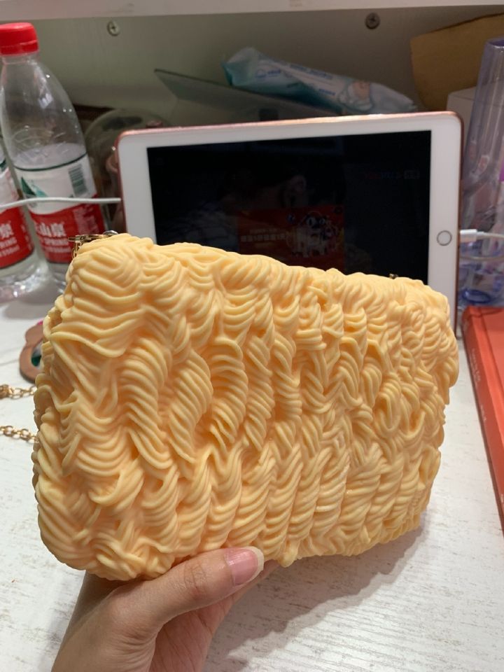是时装周的潮流走的太快了?还是我out了?这些单品让我迷茫了