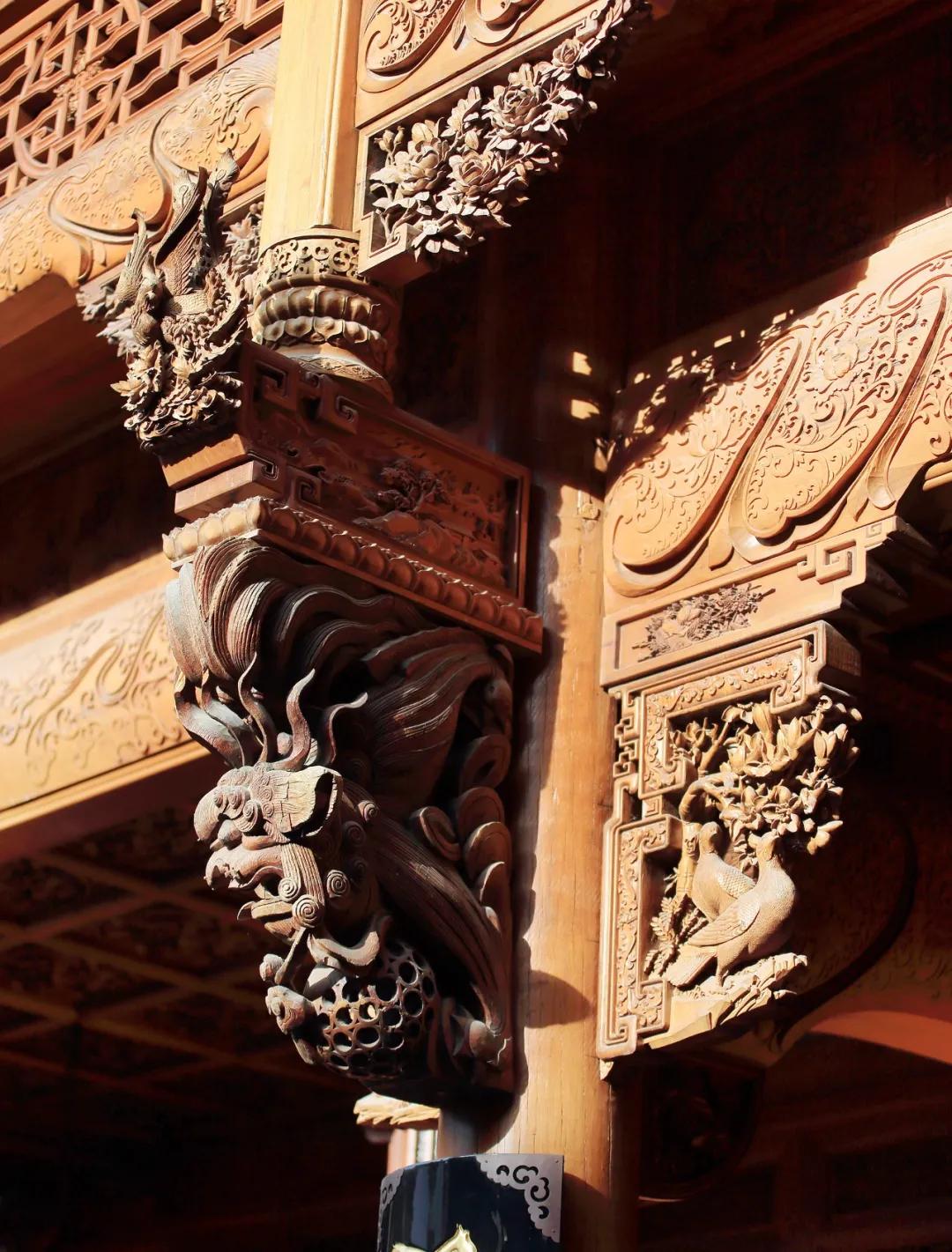 更不仅仅是一座美轮美奂的宅邸,而是木雕工艺与古建筑的完美融合
