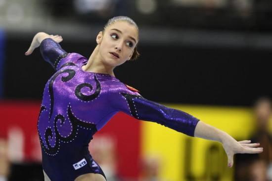 体操名将久违现身,结婚生子后身材发福,昔日高颜值已不再