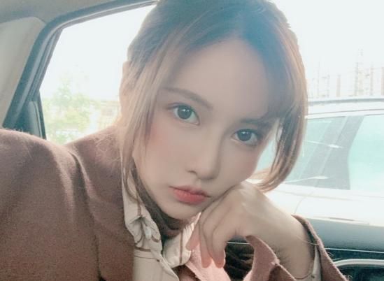 鬼灵精怪女主播丸子上线,和粉丝玩起了造句游戏