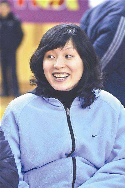 姚明叶莉罕见同框,夫妇两人体型差异明显,39岁叶莉略显老态