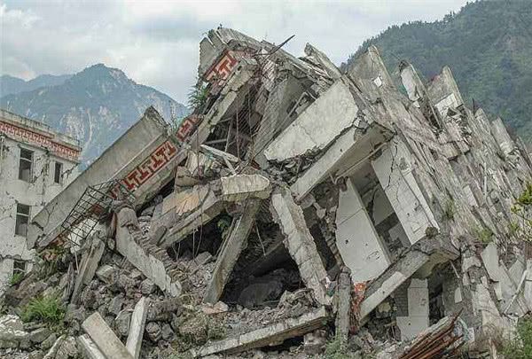 2008年,我国汶川发生严重地震,当时世界众多国家纷纷伸出援助之手,此