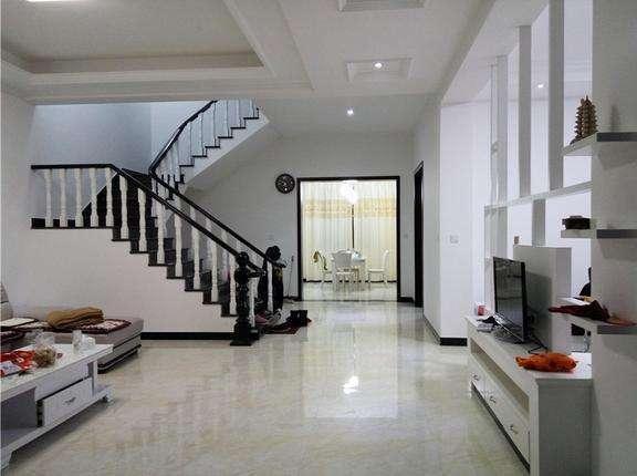 表妹嫁到农村,参加她的婚礼,看到婚房我足足愣了5分钟