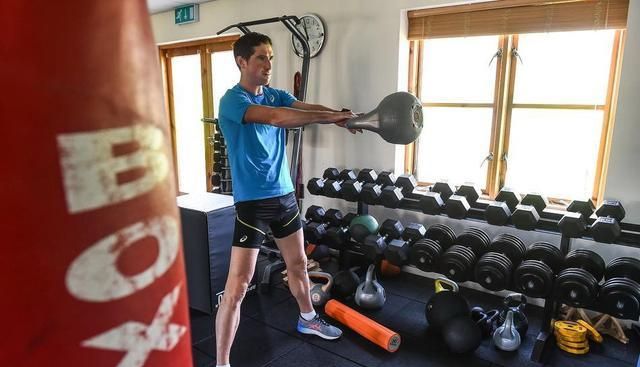 爱尔兰竞走选手正常进行室外和健身房训练