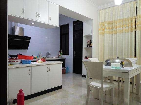 表妹嫁到农村,参加她的婚礼,看到婚房我足足愣了5分钟