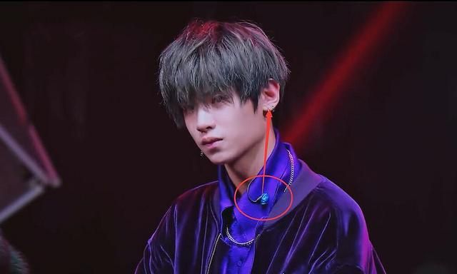 不是耳机,是"耳返"