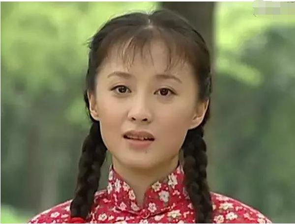 同样嫁入豪门的还有乐珈彤,乐珈彤在剧中饰演的是陆梦萍,虽然看着有些
