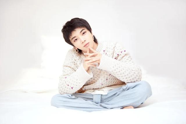 华晨宇本身家境就很好,他进圈更主要为的是追梦,他在唱歌这一块挺有