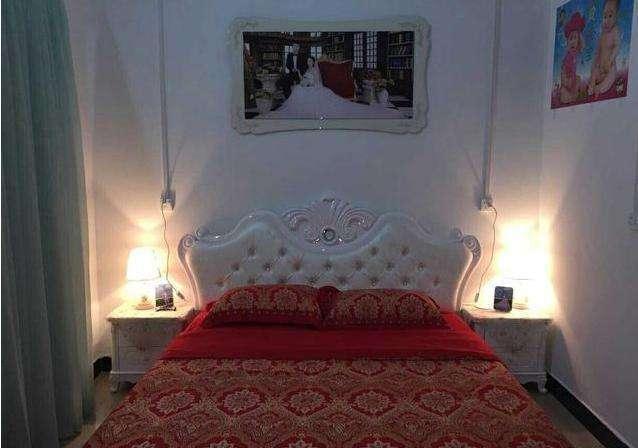 表妹嫁到农村,参加她的婚礼,看到婚房我足足愣了5分钟