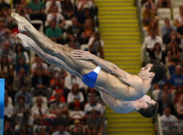 男跳水运动员比赛时只穿"三角裤",不觉得尴尬吗?有这3个原因