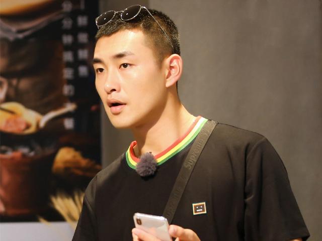王彦霖退出《跑男》有内幕?4字道出原因,引人泪目