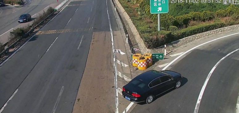 高速错过出口,别倒车用这招,安全还不违法