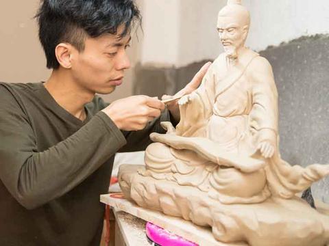 遨游在艺术雕刻的海洋里,享受专注做事的快乐-湖南雕刻师刘钱|博物馆|陶瓷|木雕_新浪新闻