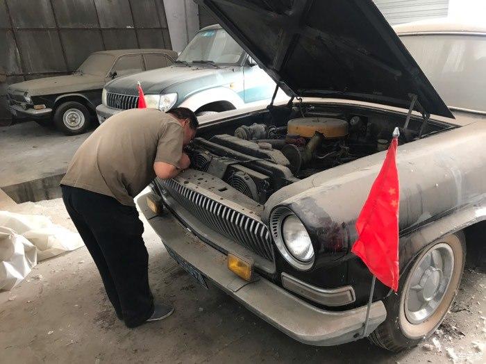 捡来一台30年前的报废红旗,一番改造后,网友感叹"燃爆了"