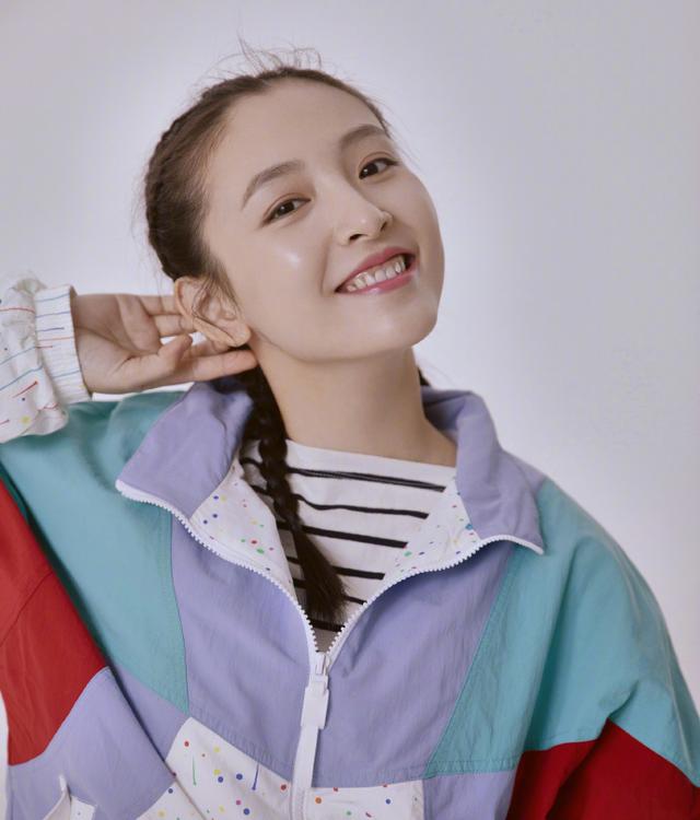 ����������ٻ��Ů�б������ɫУ��������С�裬����δ������Ů