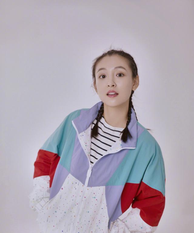 ����������ٻ��Ů�б������ɫУ��������С�裬����δ������Ů