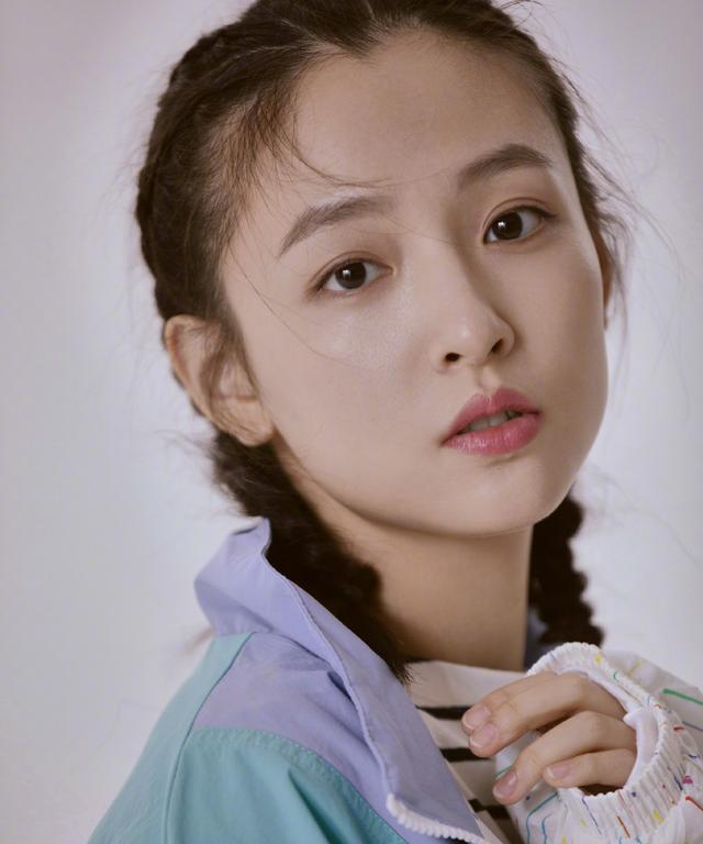 ����������ٻ��Ů�б������ɫУ��������С�裬����δ������Ů