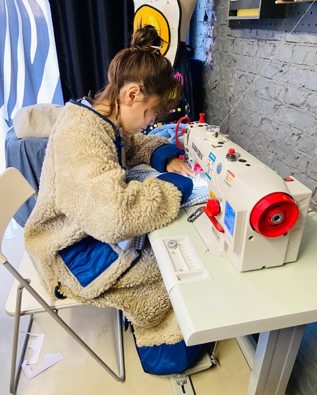 黄雅莉才是真随性,改造别墅办画展自己做衣服,31岁终于找到自我