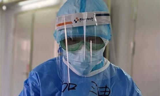 而第一部反映新冠病毒的抗疫剧《在一起》已经准备开始筹拍了.