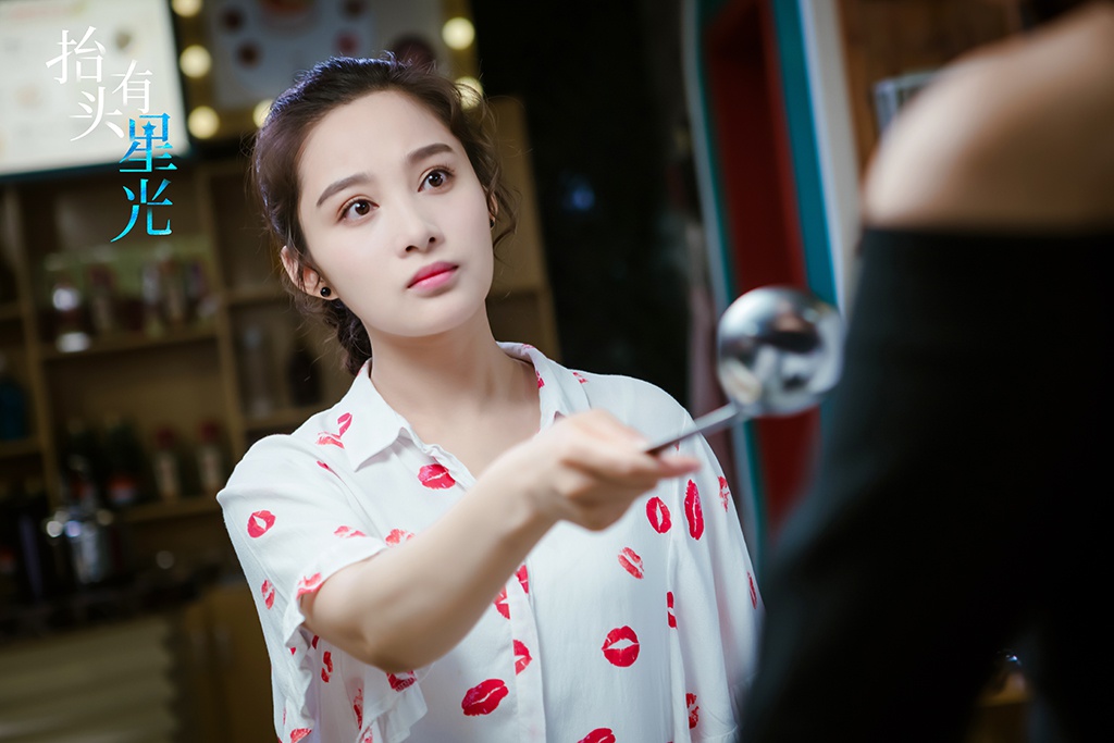 孙嘉璐抬头有星光今开播演技小花双剧强势霸屏