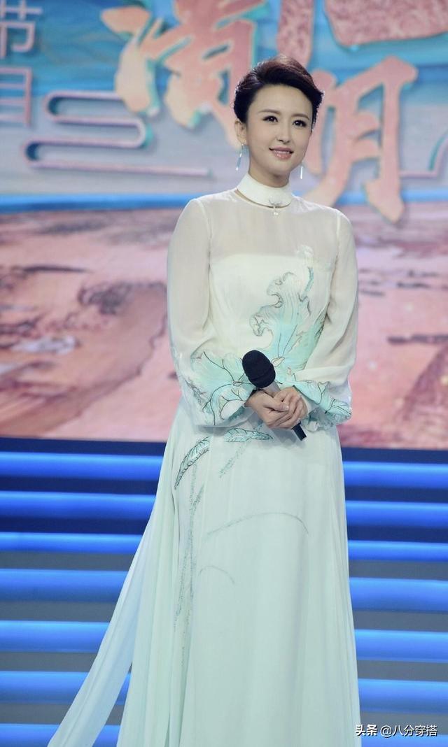 著名主持人"张蕾"太美了,摩卡波波头搭配西服套装,干练知性