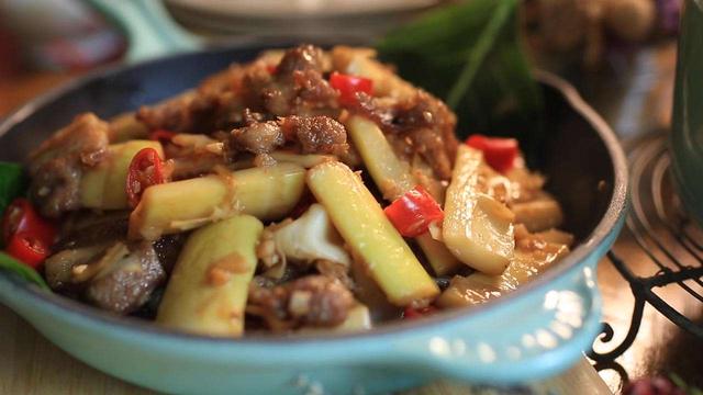 教你美味又有营养的木耳竹笋焖鸡香气四溢超好吃孩子们特喜欢