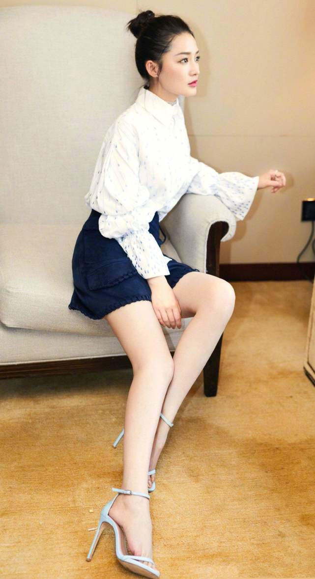 娱乐圈里的女神们,李沁赵丽颖,脚到底是有多小!