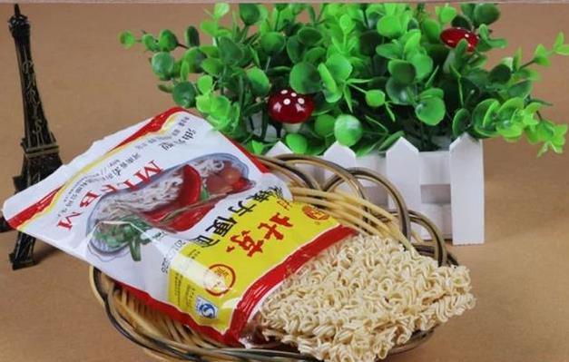 90后从小吃到大的几种干脆面,价格便宜,味道好,你还记得哪种?