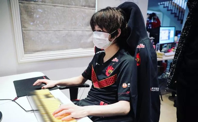 fpx连胜的关键在于刘青松状态大好?面对blg,怕又是一场碾压局