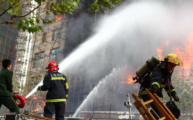 住在高楼的人遇到失火的时候到底该往哪里跑才正确