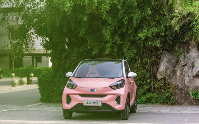 空灵系女孩专属座驾奇瑞新能源小蚂蚁女王版上市