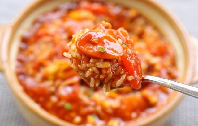 在家做番茄火腿鸡蛋烩饭,酱香浓郁,简单快手,一顿能吃3碗饭