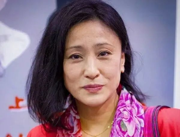 大岛由加利罕见亮相56岁打女范仍在动作片曾红遍大江南北