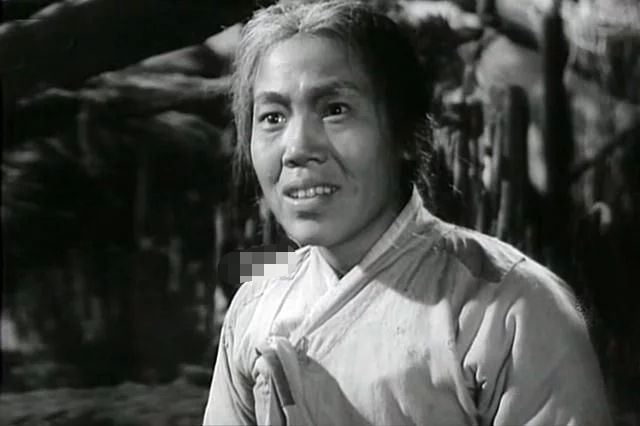 "最佳荧幕母亲"曲云去世,一生红颜扮老太,像是从未年轻过