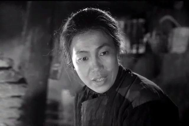 "最佳荧幕母亲"曲云去世,一生红颜扮老太,像是从未