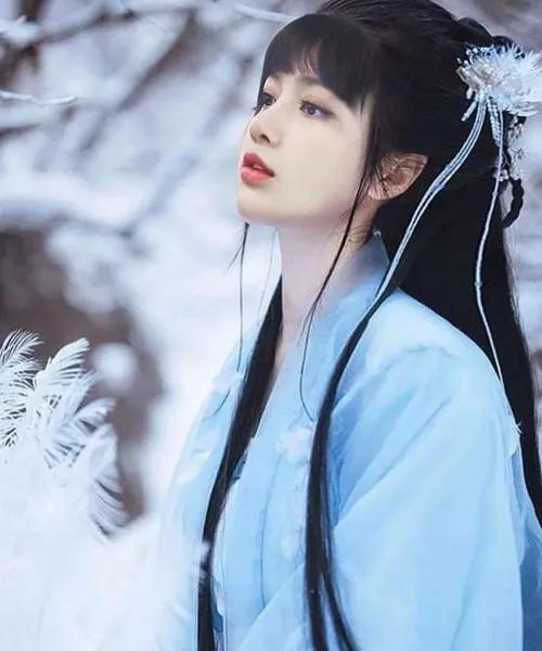 lisa为融入国风文化大胆尝试穿汉服,意外美成古代"异域公主"