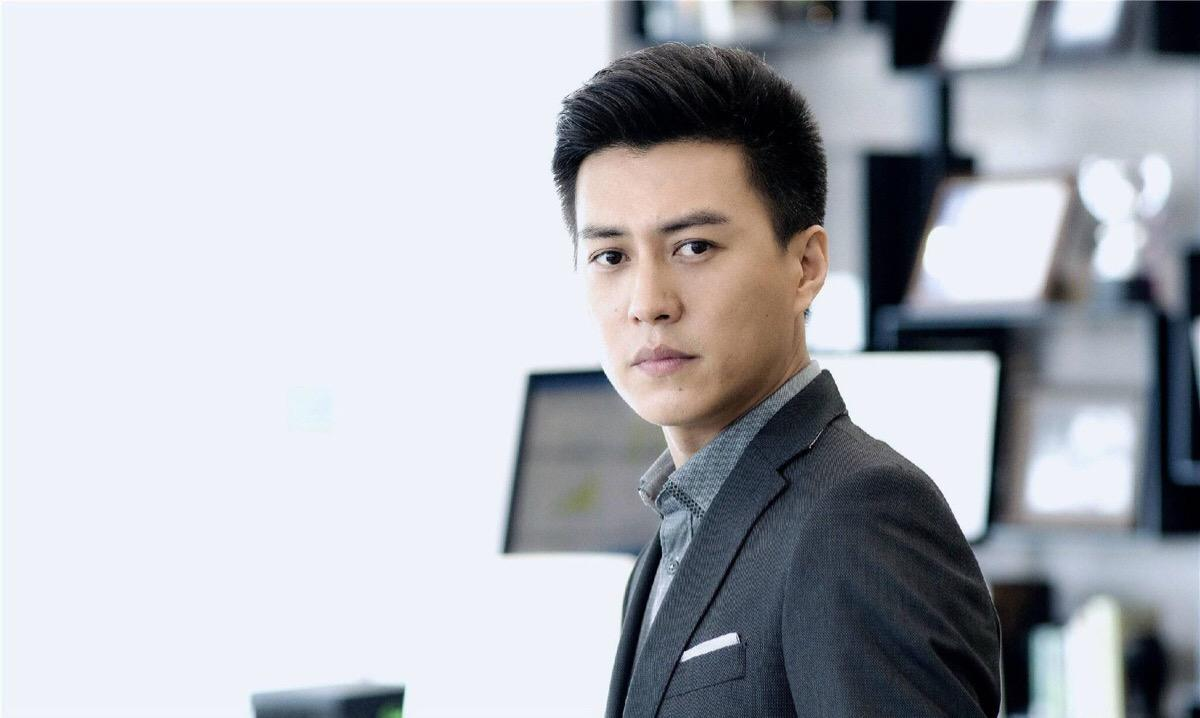 《伪装者》收官5年后靳东转型成功,胡歌专攻电影,王凯作品不断