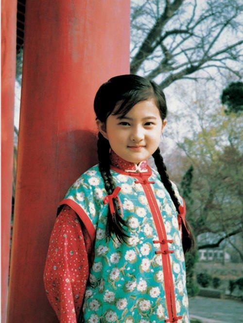 深受琼瑶喜爱的小婉君金铭9岁成国民闺女40岁却无人问津