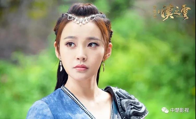 正文       白鹿在《朝歌》中饰演的邓婵玉已经算是女n号了,对于当时