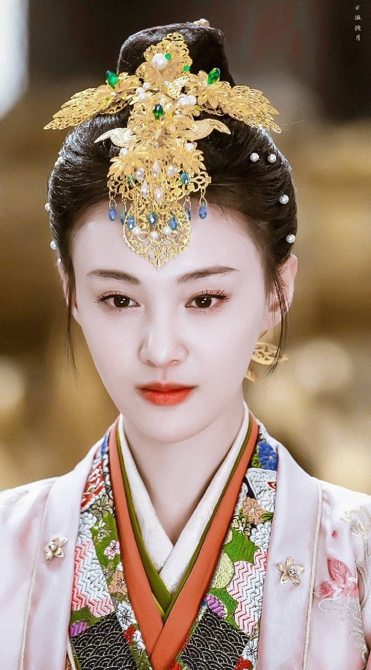 "出道即巅峰"的五位女星,颜值个个能打,你曾被谁惊艳到了?